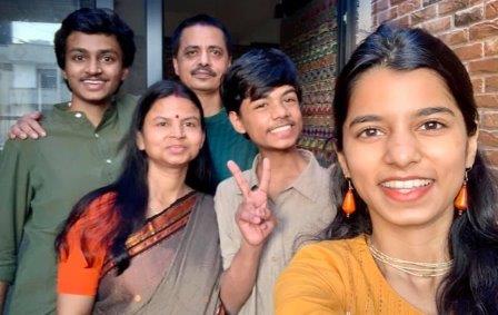 rishav thakur with family