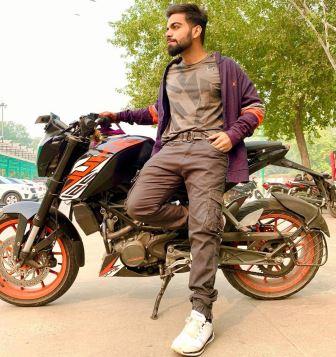 Gaurav Arora Vlogs Bike