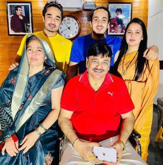 diler kharakiya with family