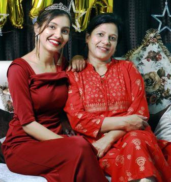 Bhoomi Sharma with mother
