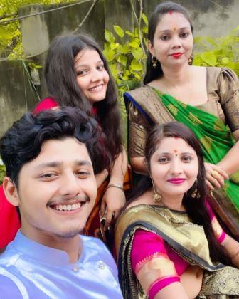 Trapti Gupta with brother and sisters