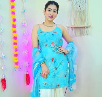 Anishka Khantwaal Fashion Style