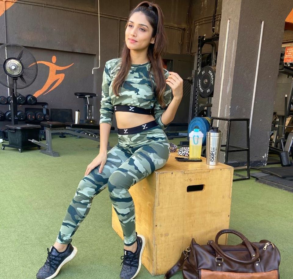 Donal Bisht Actress Workout