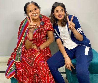 Nishu Tiwari with her Mother