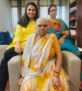 Saloni Gaur with her mother and Grand Mother