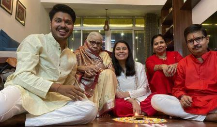 Shubham Gaur and Saloni Gaur family