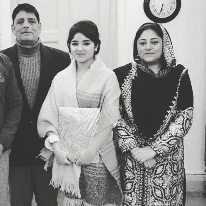 Zaira Wasim With Mother and Father